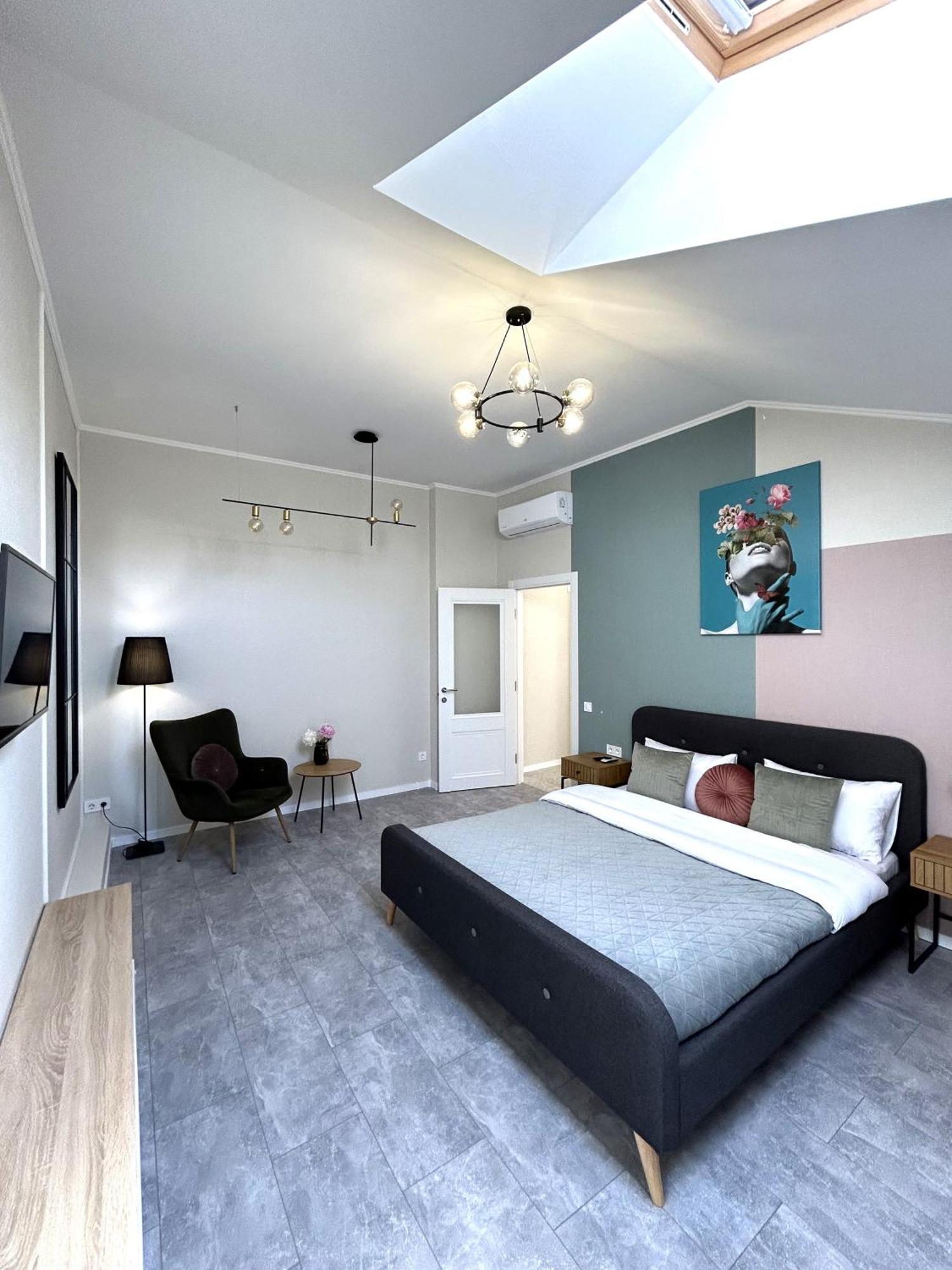 Modern Apartment, 5Mins To Rynok Square Lviv Exterior photo