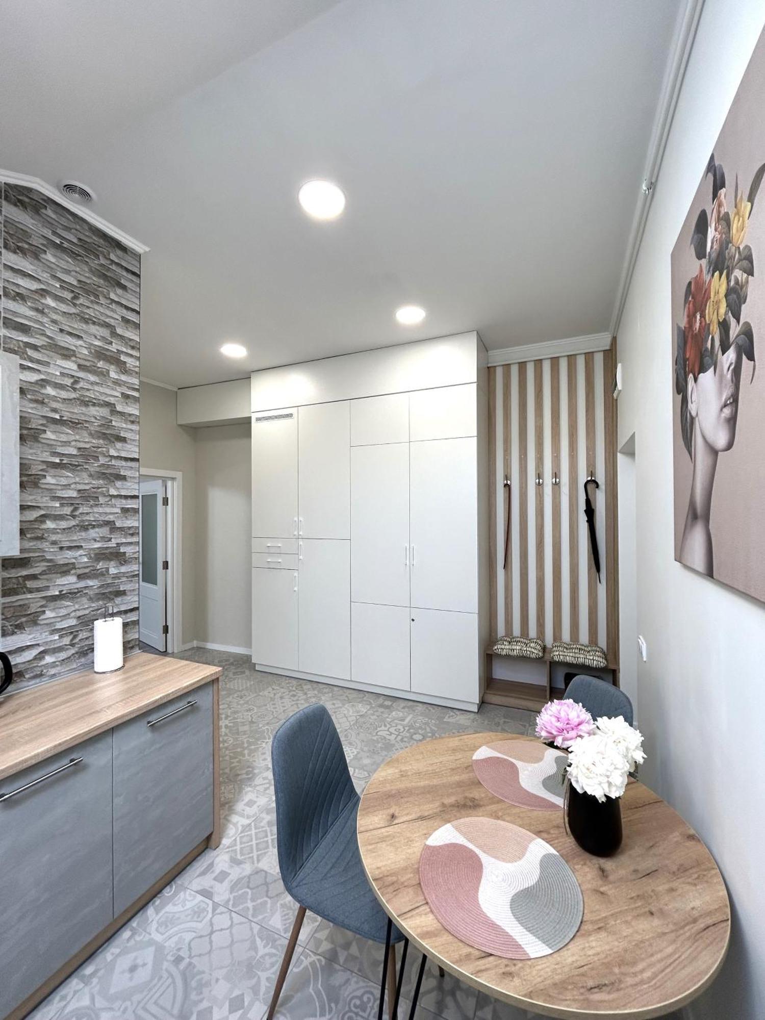 Modern Apartment, 5Mins To Rynok Square Lviv Exterior photo